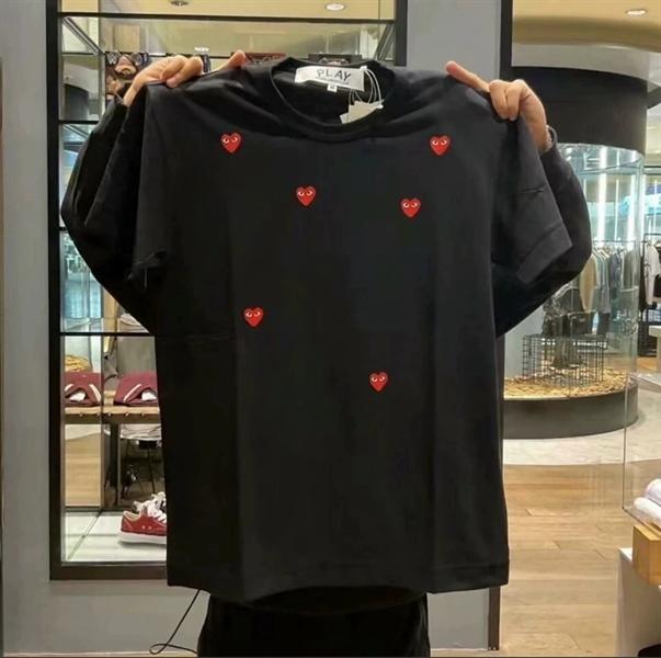 CDG PLAY Multi Hearts Tee