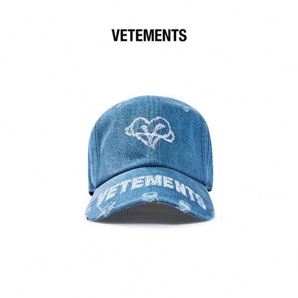 Vetements Heart Embroided Logo Cap
