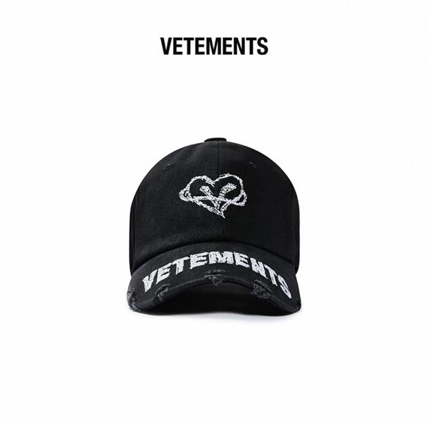 Vetements Heart Embroided Logo Cap